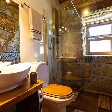 Luxury Spacious Farmhouse With Great Land Viewa