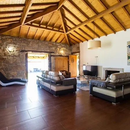 Дом отдыха Luxury Spacious Farmhouse With Great Land Viewa Селорику-ди-Башту