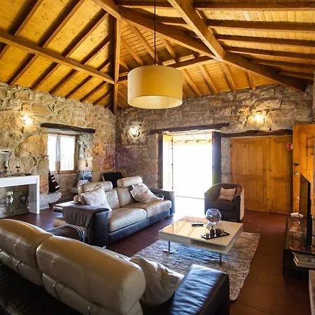 Дом отдыха Luxury Spacious Farmhouse With Great Land Viewa Селорику-ди-Башту